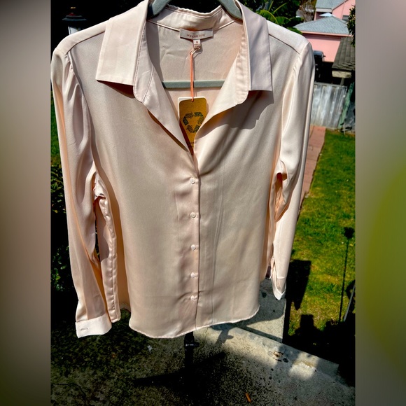 DREAMY CREAMY, SO RICH THEY’LL THINK YOU WON THE LOTTO. SKYS ARE BLUE. SIZE M - Picture 1 of 5